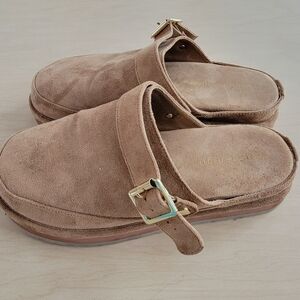 Madden Girl Grahamm Platform Tan Suede Slip-On Mules Clogs w/ Gold Buckle Size 8